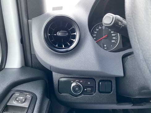Used 2024 Mercedes-Benz Sprinter 2500 image 33