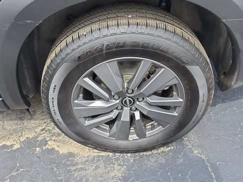 Used 2025 Nissan Pathfinder SV FWD image 5