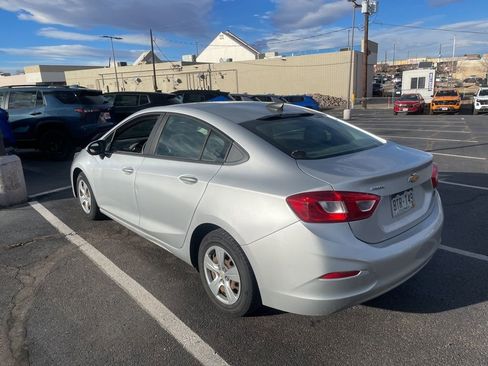 Used 2018 Chevrolet Cruze LS image 33