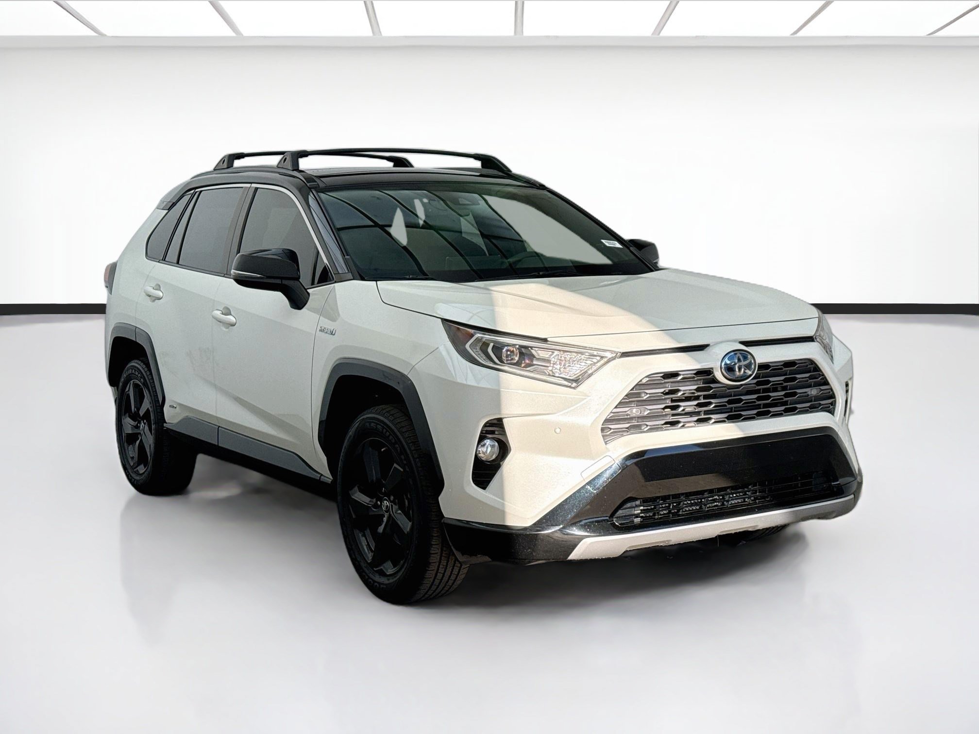 Used 2019 Toyota RAV4 XSE AWD/4WD image 3
