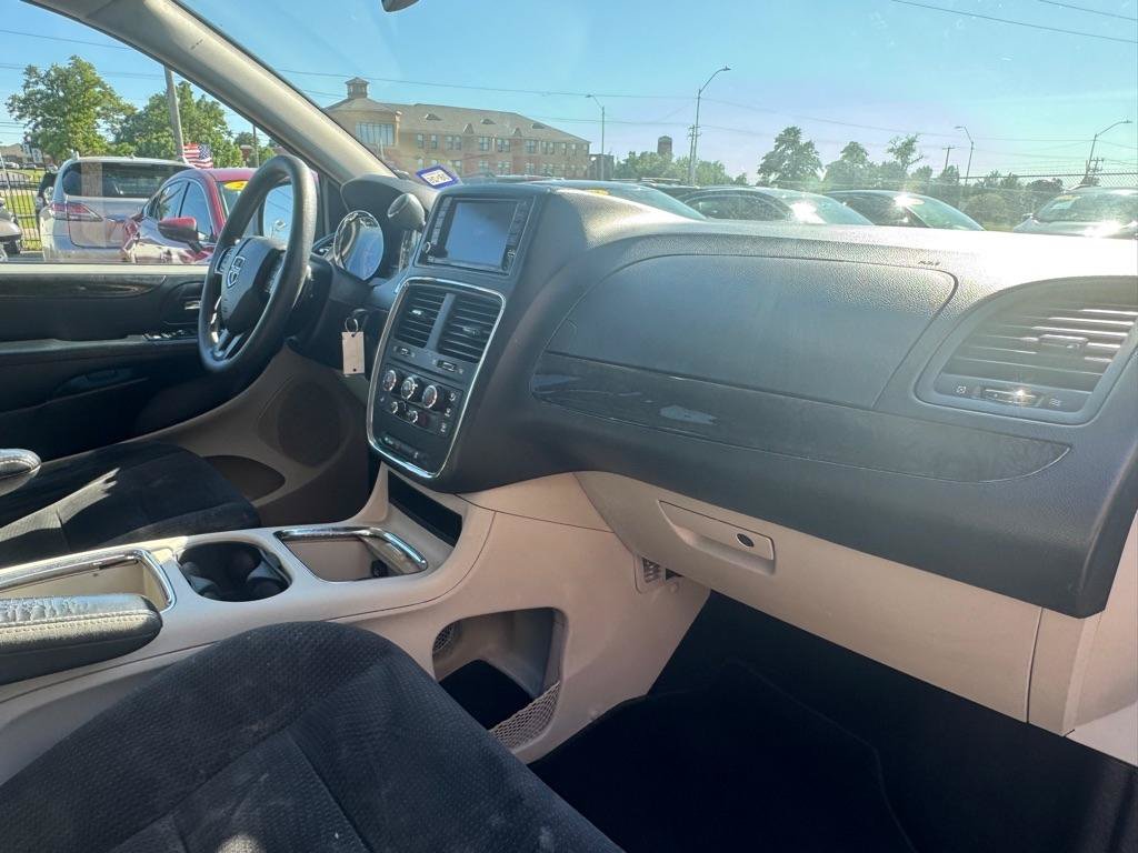 Used 2019 Dodge Grand Caravan SE w/ UConnect Hands-Free Group FWD image 10