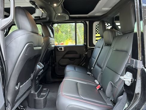 Used 2026 Jeep Wrangler Unlimited Rubicon AWD/4WD image 13