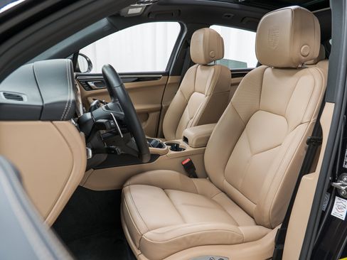 Used 2026 Porsche Macan Turbo image 5