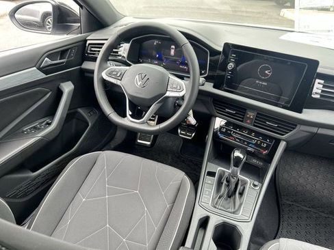 Used 2025 Volkswagen Jetta Sport image 10