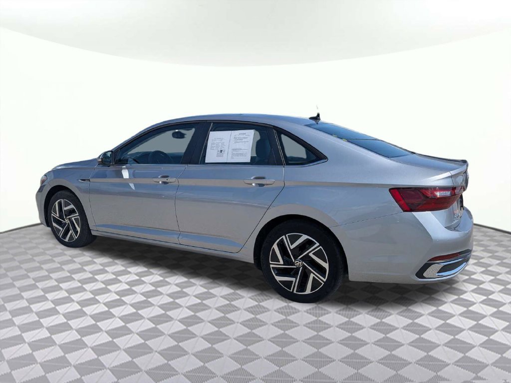 Used 2024 Volkswagen Jetta SEL FWD image 5