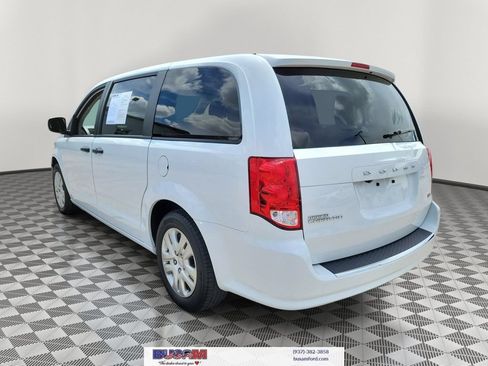 Used 2019 Dodge Grand Caravan SE w/ UConnect Hands-Free Group FWD image 3