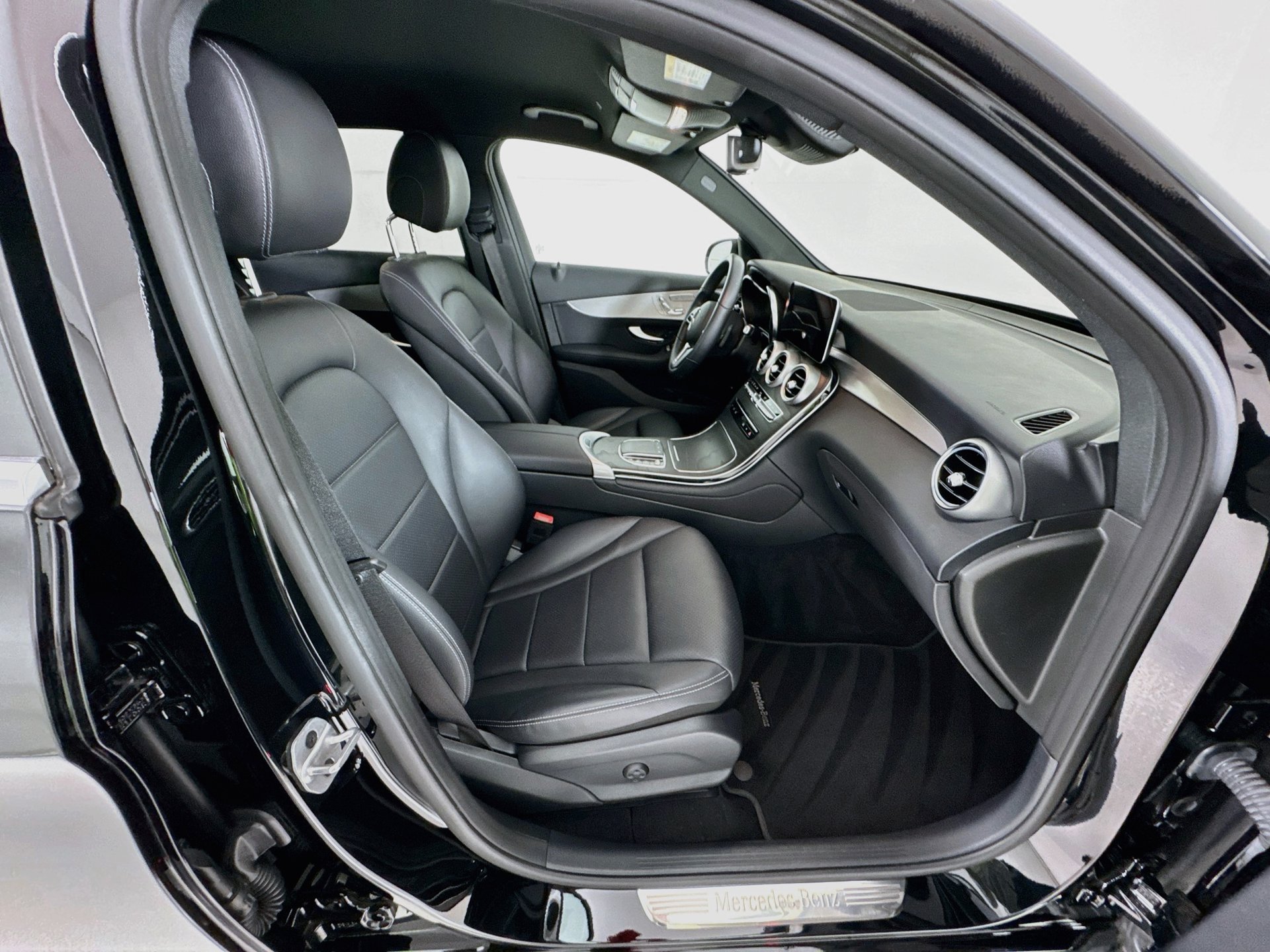 Certified 2022 Mercedes-Benz GLC 300 image 29
