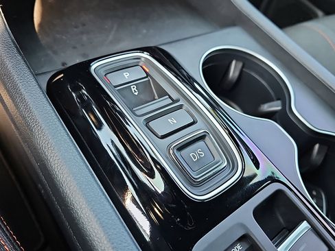 Used 2025 Honda Pilot Sport image 16