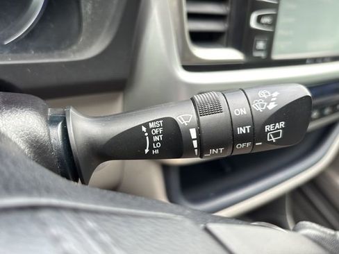 Used 2019 Toyota Highlander Limited FWD image 22