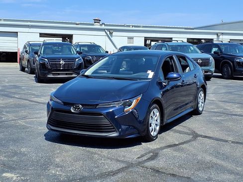 Used 2024 Toyota Corolla LE FWD image 2