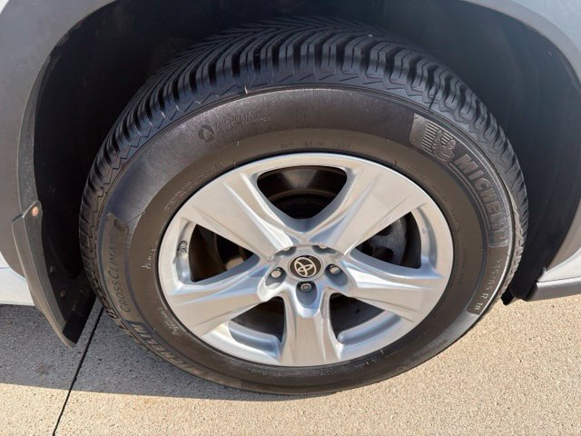 Used 2022 Toyota Highlander LE AWD/4WD image 21