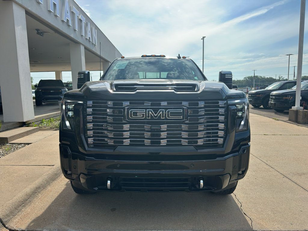 Used 2026 GMC Sierra 2500 Denali Ultimate w/ LPO, Black Badging Package AWD/4WD image 13
