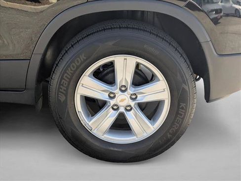 Used 2021 Chevrolet Trax LS w/ Tint and Cruise Package FWD image 23