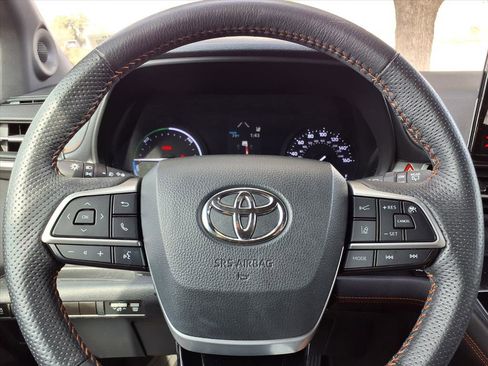 Used 2021 Toyota Sienna XSE image 22