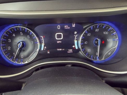 Used 2022 Chrysler Pacifica Touring-L FWD image 27