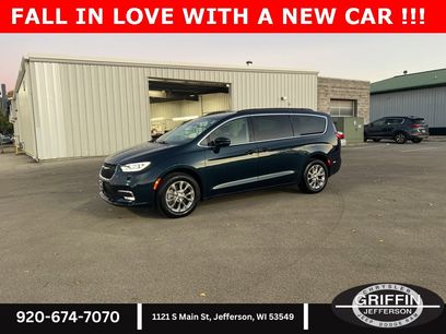 Used 2022 Chrysler Pacifica Touring-L