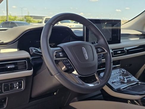 Certified 2022 Lincoln Nautilus FWD w/ Premium Package image 23