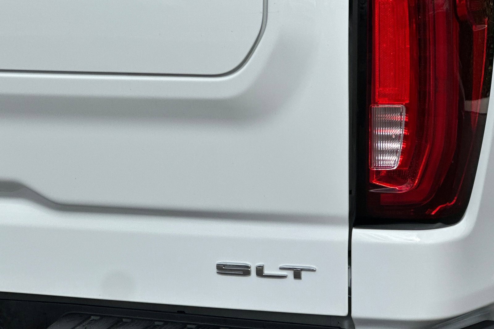 Certified 2025 GMC Sierra 1500 SLT RWD image 27