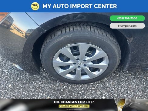 Used 2020 Toyota Corolla LE FWD image 6