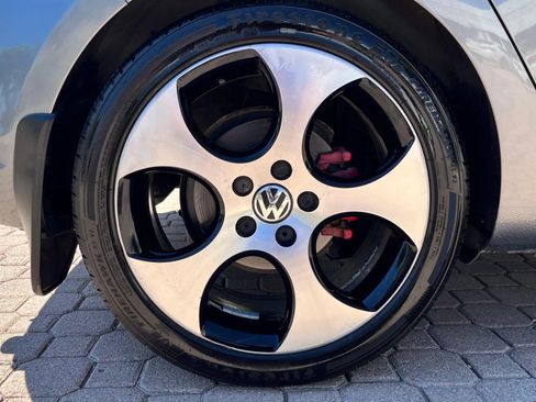 Used 2011 Volkswagen Golf 4-Door FWD image 41