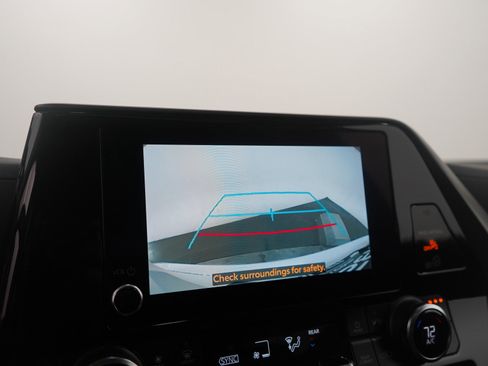 Used 2024 Toyota Highlander XLE AWD/4WD image 28