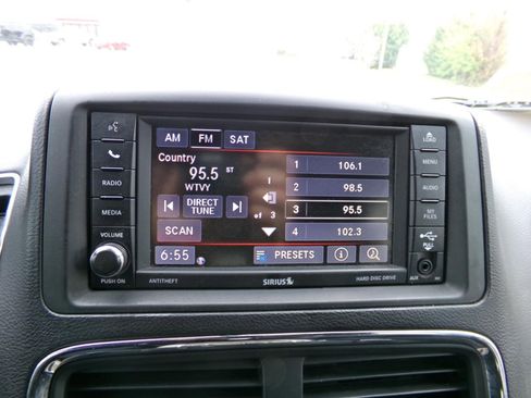 Used 2017 Dodge Grand Caravan SXT image 8