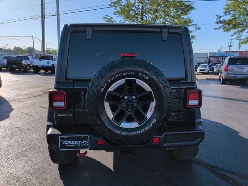 Used 2022 Jeep Wrangler Unlimited Rubicon w/ Cold Weather Group AWD/4WD image 4