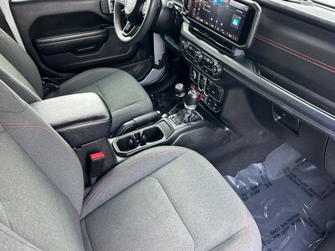 Used 2024 Jeep Wrangler Unlimited Rubicon AWD/4WD image 15