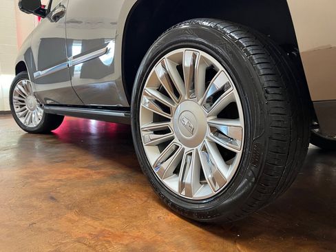 Used 2017 Cadillac Escalade Platinum image 59