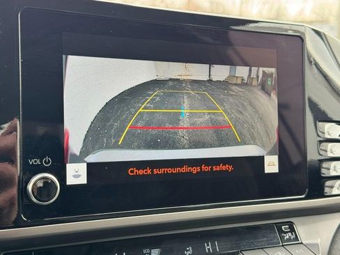 Used 2025 Toyota Camry LE image 19