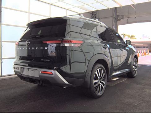 Used 2025 Nissan Pathfinder Platinum FWD image 4