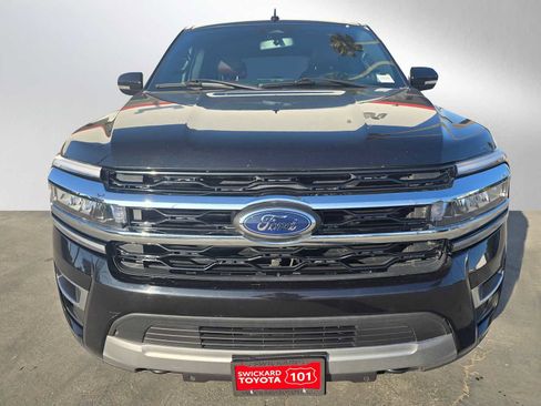 Used 2023 Ford Expedition Limited image 8