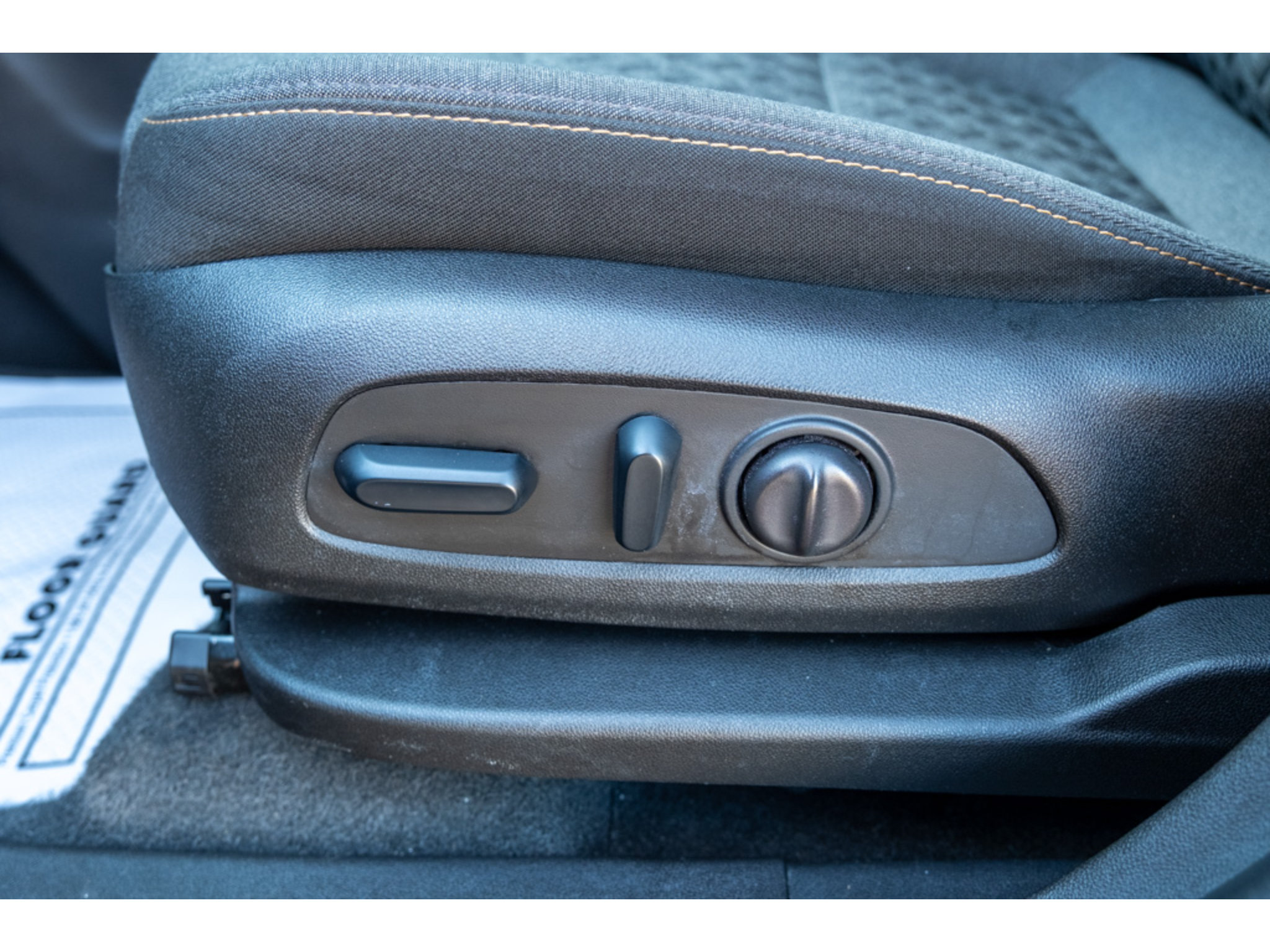 Used 2024 Chevrolet Equinox LT FWD image 15