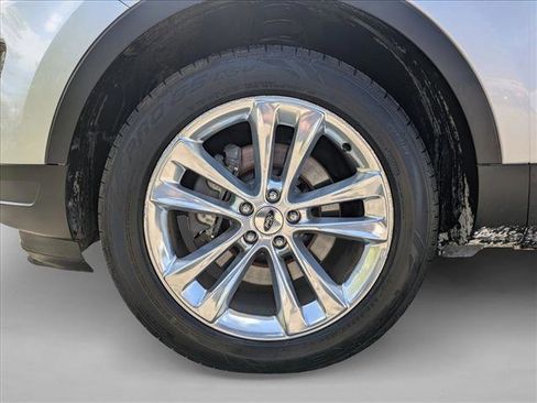 Used 2018 Ford Explorer XLT w/ Equipment Group 202A FWD image 26