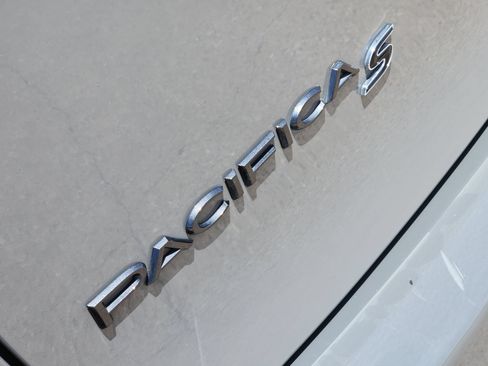 Used 2020 Chrysler Pacifica Touring w/ S Appearance Package FWD image 16