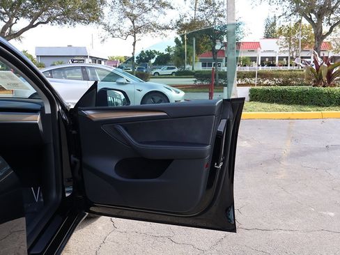 Used 2023 Tesla Model Y Long Range image 24