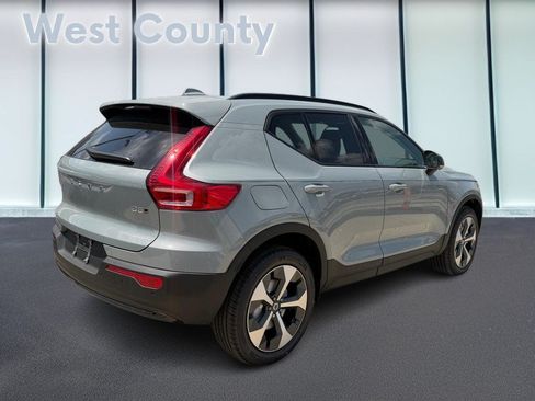 New 2026 Volvo XC40 B5 Plus w/ Protection Package Premier AWD/4WD image 3