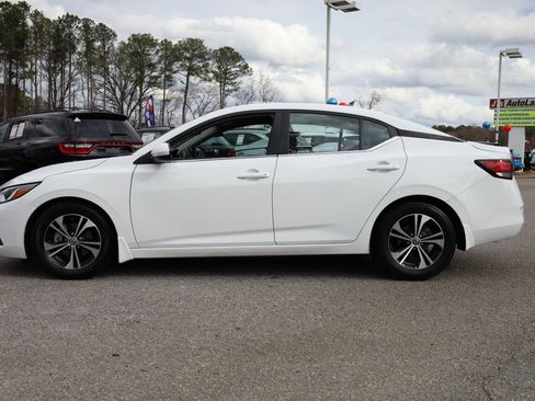 Used 2022 Nissan Sentra SV image 2