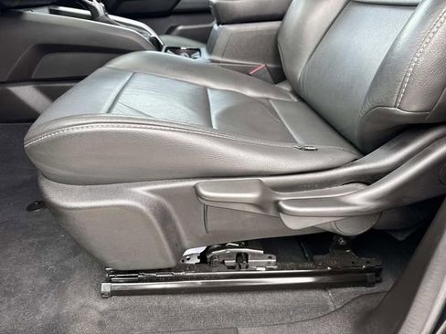 Used 2024 Chevrolet Colorado LT AWD/4WD image 17