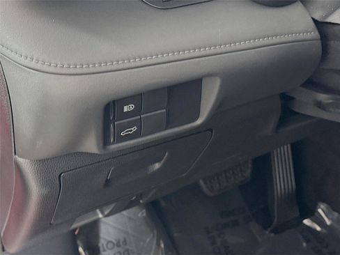 Used 2020 Toyota Highlander XLE image 14