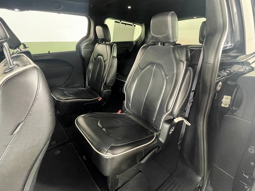 Used 2024 Chrysler Pacifica Limited w/ S Appearance Package FWD image 27