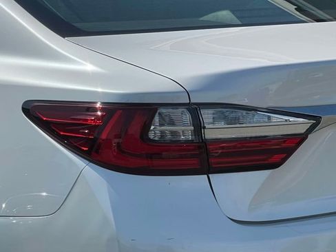Used 2017 Lexus ES 350 w/ Luxury Package FWD image 14
