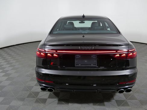 Used 2022 Audi S8 image 4