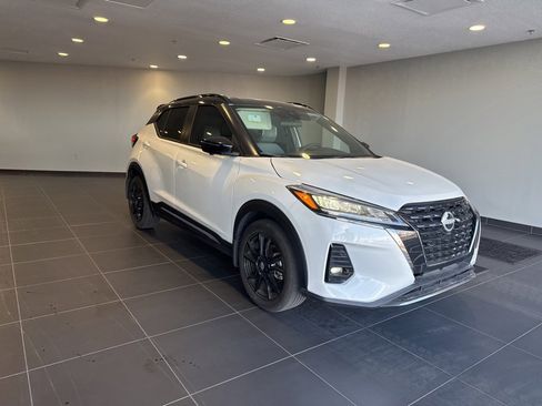 Used 2024 Nissan Kicks SR w/ SR Premium Package image 4