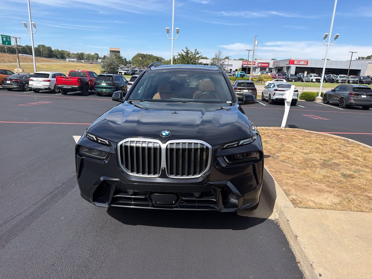 Used 2023 BMW X7 xDrive40i w/ M Sport Package AWD/4WD image 8