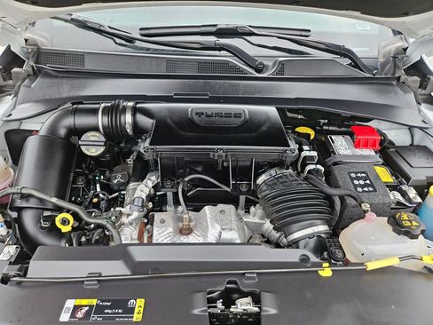 Used 2025 Jeep Compass Limited image 23