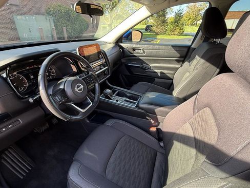 Used 2025 Nissan Pathfinder SV FWD image 16