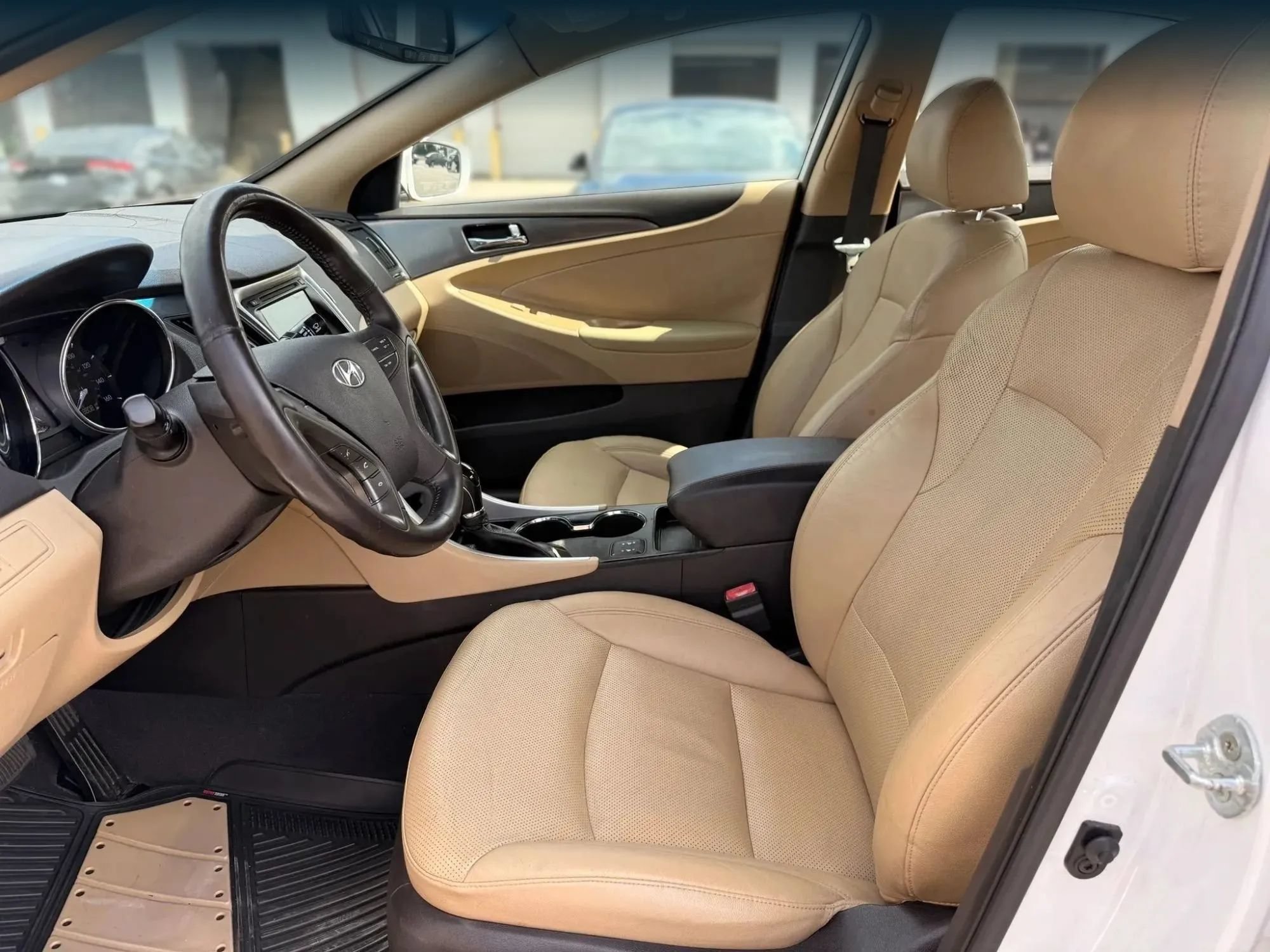 Used 2015 Hyundai Sonata Limited w/ Option Group 02 FWD image 2