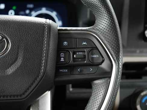 Used 2025 Toyota Tacoma TRD Off-Road AWD/4WD image 17