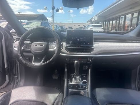 Used 2023 Jeep Compass Latitude AWD/4WD image 16